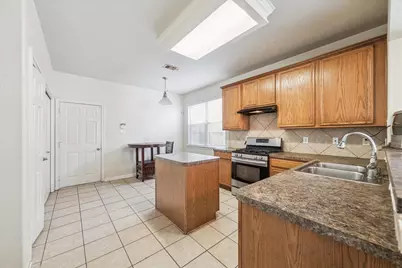 8003 Daylilly Creek Dr, Houston, TX 77083 - Photo 3