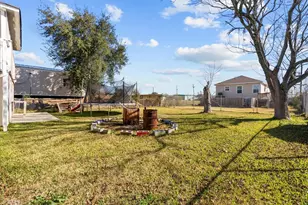 711 10th St, Dickinson, TX 77539 - Photo 33