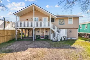 711 10th St, Dickinson, TX 77539 - Photo 3