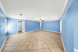 5117 Nina Lee Ln, Houston, TX 77092 - Photo 3