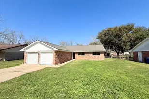 1415 Avenue C, Danbury, TX 77534 - Photo 1