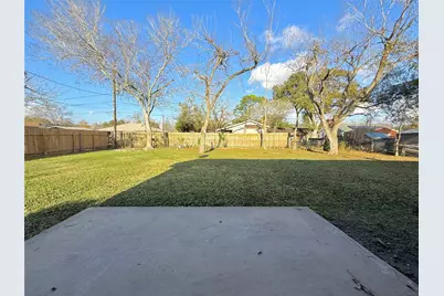 1415 Avenue C, Danbury, TX 77534 - Photo 17