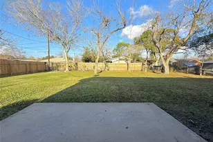 1415 Avenue C, Danbury, TX 77534 - Photo 17