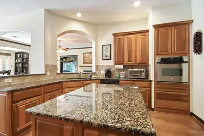 94 N Millsap Circle, The Woodlands, TX 77382 - Photo 13