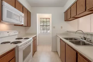 2401 Sycamore Ave, Huntsville, TX 77340 - Photo 9