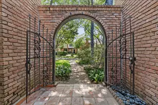 9458 Briar Forest Dr, Houston, TX 77063 - Photo 3