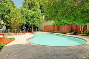 9458 Briar Forest Dr, Houston, TX 77063 - Photo 37
