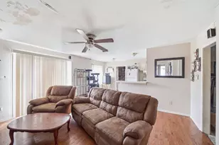 10710 Segrest Dr, Houston, TX 77047 - Photo 5