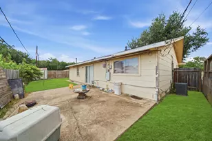 10710 Segrest Dr, Houston, TX 77047 - Photo 17
