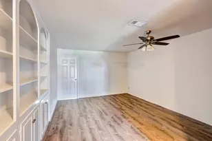 13012 Trail Hollow Dr, Houston, TX 77079 - Photo 5