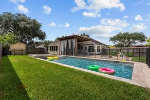 3925 Larkspur St, Alvin, TX 77511 - Photo 25