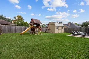 3925 Larkspur St, Alvin, TX 77511 - Photo 27