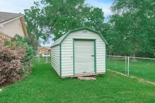 619 Pinewood Dr, Conroe, TX 77385 - Photo 39