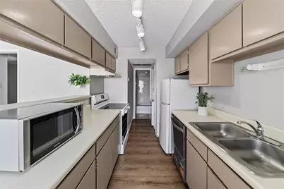 2750 Holly Hall Street #1308, Houston, TX 77054 - Photo 15