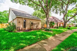 8022 La Brea Dr, Houston, TX 77083 - Photo 3