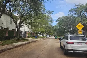 3859 Gramercy St, Houston, TX 77025 - Photo 9