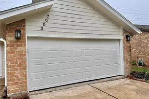 3007 Wagon Trail Dr, Sugar Land, TX 77479 - Photo 3