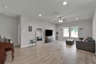 2254 Strong Horse Dr, Conroe, TX 77301 - Photo 5