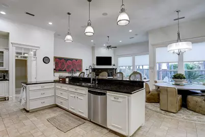 127 E Bracebridge Circle, The Woodlands, TX 77382 - Photo 19