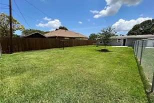2110 14th Ave N, Texas City, TX 77590 - Photo 9