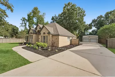1107 Chateau Woods Parkway Drive, Conroe, TX 77385 - Photo 3