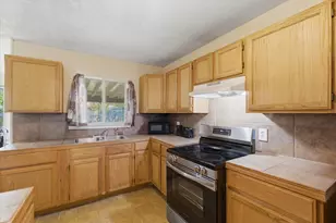 805 S Circle Dr, Baytown, TX 77520 - Photo 5