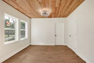 302 S 72nd St, Houston, TX 77011 - Photo 13