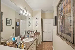 2100 Welch St, Houston, TX 77019 - Photo 9