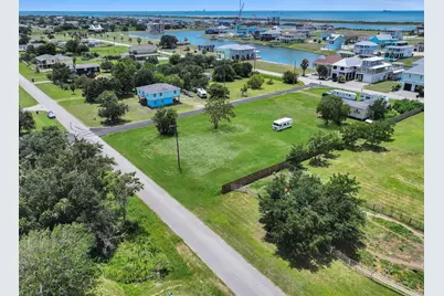 2101 Madison, Crystal Beach, TX 77650 - Photo 11