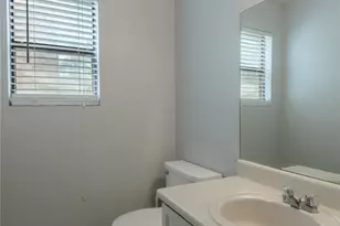 2521 Crosstimbers St, Huntsville, TX 77320 - Photo 11