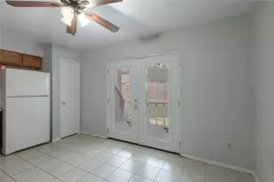 2521 Crosstimbers St, Huntsville, TX 77320 - Photo 13