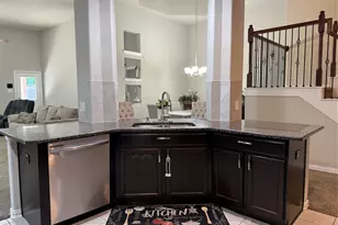 210 Woodside Ct, Clute, TX 77531 - Photo 3