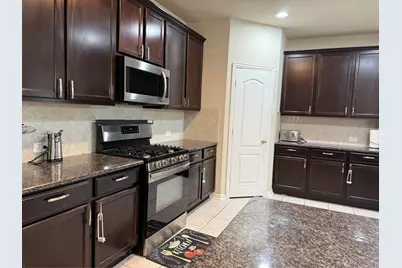 210 Woodside Court, Clute, TX 77531 - Photo 7