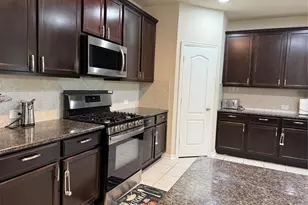 210 Woodside Ct, Clute, TX 77531 - Photo 7