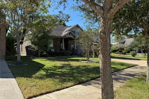 210 Woodside Ct, Clute, TX 77531 - Photo 1