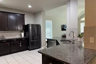 210 Woodside Ct, Clute, TX 77531 - Photo 5