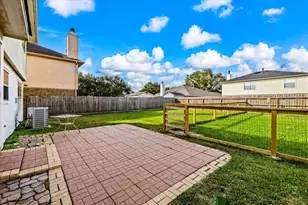 158 Bristol Bend Ln, Dickinson, TX 77539 - Photo 31