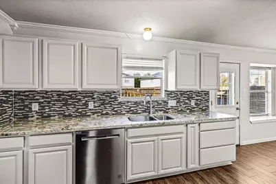 158 Bristol Bend Lane, Dickinson, TX 77539 - Photo 11