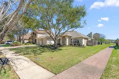 1489 Garden Lakes Drive, Friendswood, TX 77546 - Photo 3
