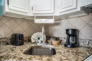 6102 Seawall Blvd, Galveston, TX 77551 - Photo 9