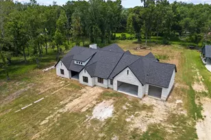 117 Daisy Ln, Baytown, TX 77523 - Photo 3
