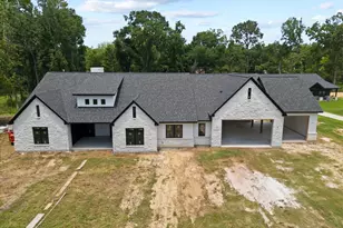 117 Daisy Ln, Baytown, TX 77523 - Photo 1