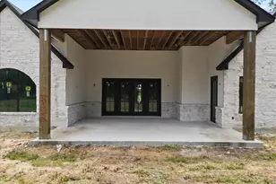 117 Daisy Ln, Baytown, TX 77523 - Photo 5