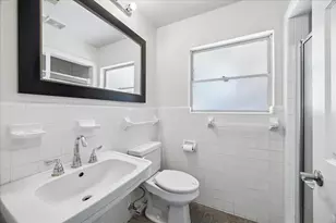 4901 Valerie St, Bellaire, TX 77401 - Photo 13