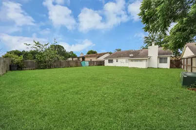 12423 Tambourine Drive, Houston, TX 77477 - Photo 33