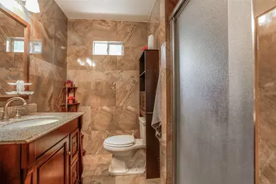 9226 E Avenue Q, Houston, TX 77012 - Photo 11