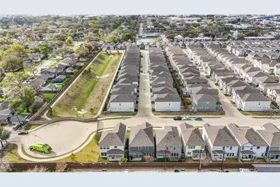 8104 Morning Melody Drive, Houston, TX 77063 - Photo 35