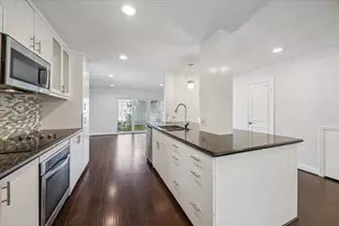 671 N Post Oak Ln, Houston, TX 77024 - Photo 9