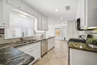 2202 Lazybrook Drive, Houston, TX 77008 - Photo 5