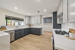 124 Lazy Ln, Baytown, TX 77520 - Photo 5